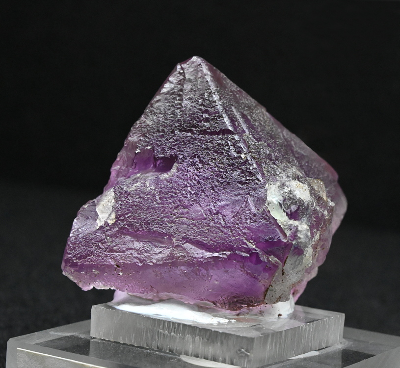 violetter Fluorit| H:4 cm; F: Vals, H.W., 1994; Finder: Vinzenz Eller