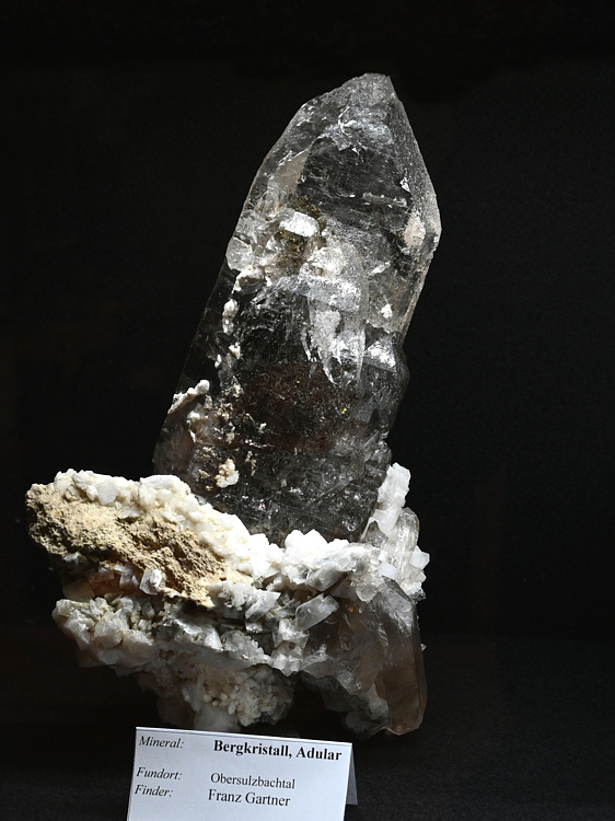 Bergkristall mit Adular| H:12 cm; F: Obersulzbachtal; Finder: Franz Gartner