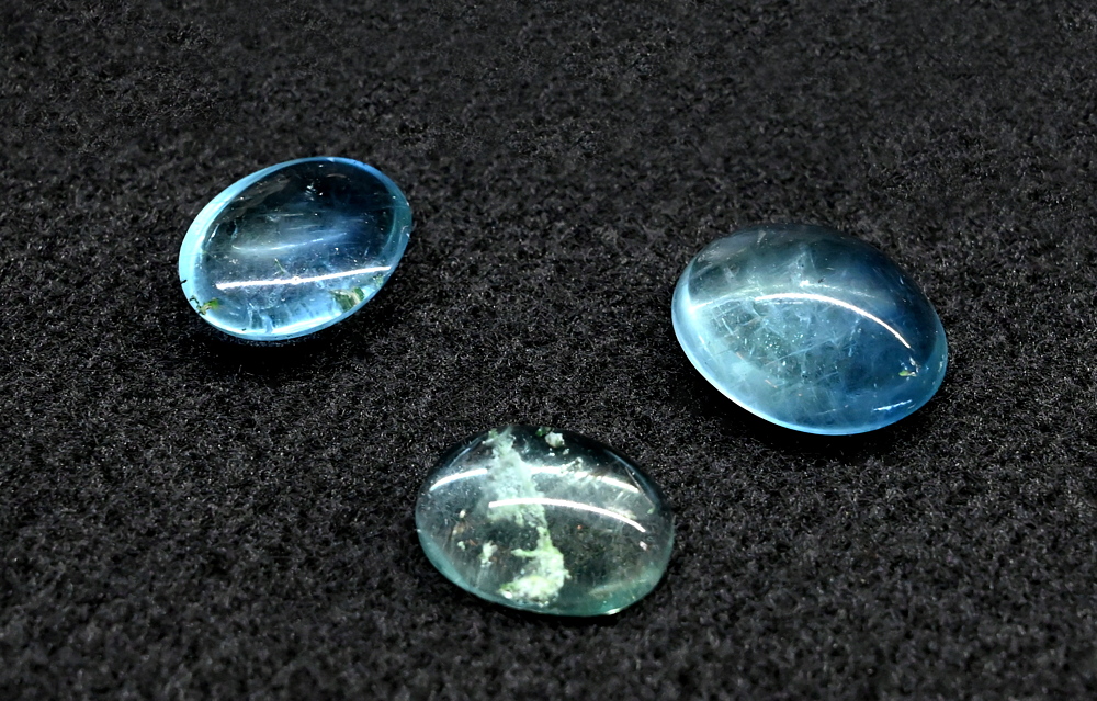 geschliffene blaue Fluorite| B je: 1 cm; F: Twenger Au, Lungau; Finder: Reinhold Bacher