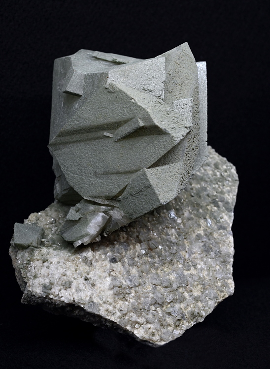 Adular-Mehrling mit Chlorit auf Matrix| H:8 cm; F: Grossvenediger; Finder: Stephan Weghofer