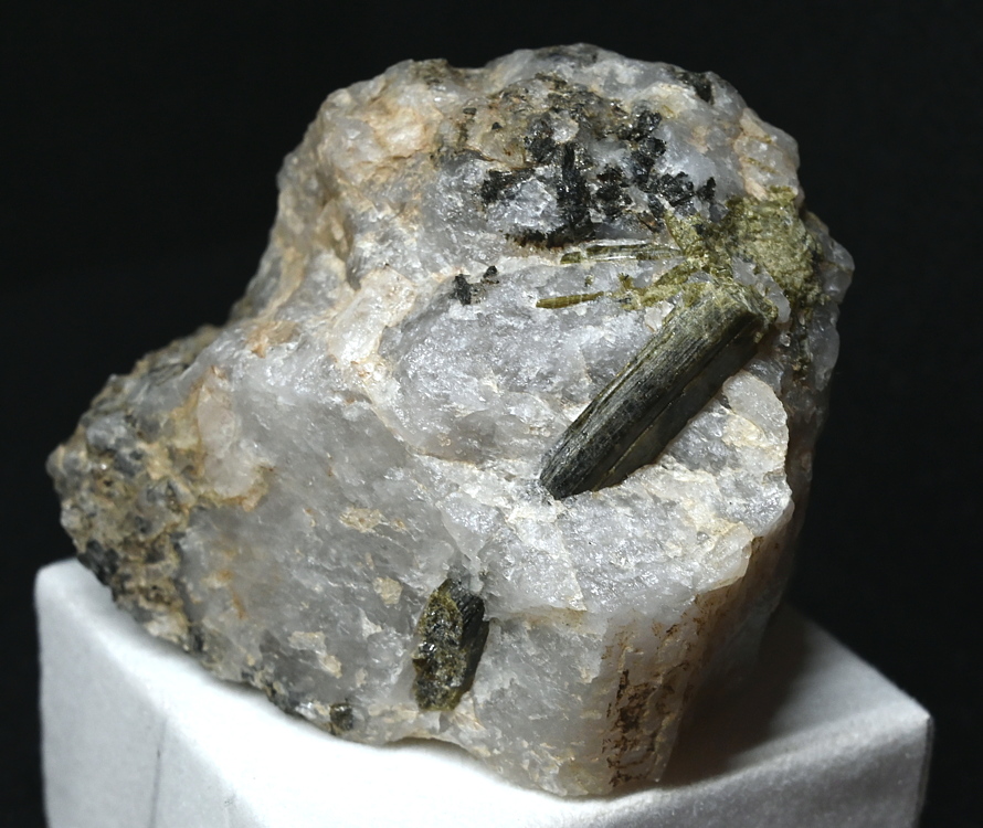 Klinozoisit in Quarz| B:7 cm; F: Kötschachtal, Gastein; Finder: Christoph Langreiter