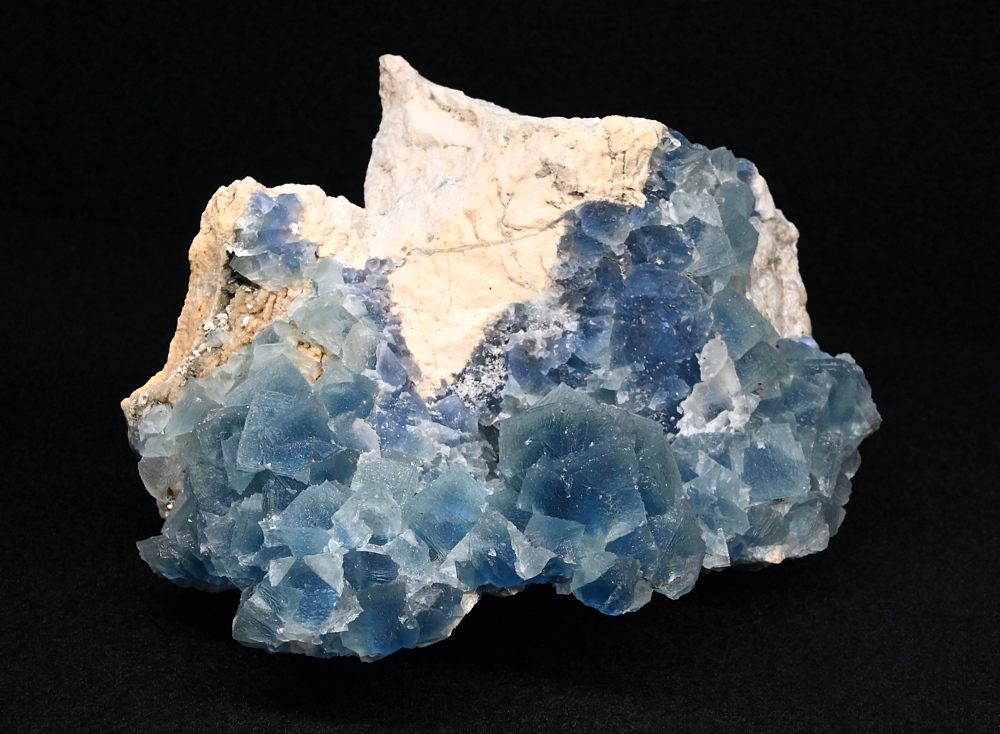 blauer Fluorit| B:10 cm; F: Vorderkrimml; Sammlung: Peter Hofer