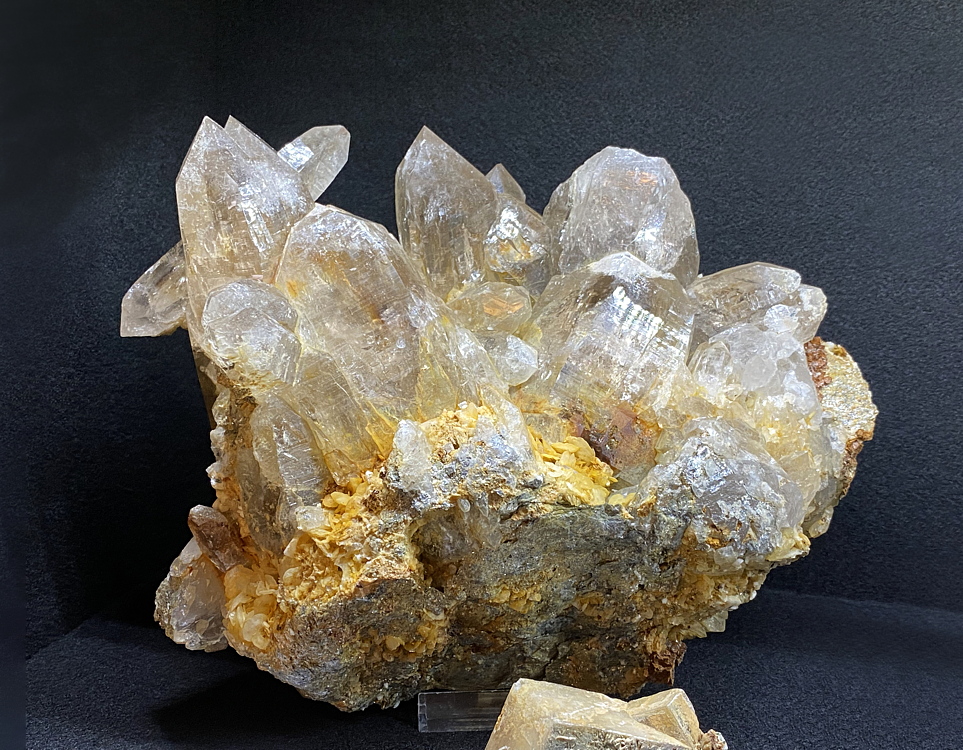 grosse Bergkristallstufe mit Doppelender| B=30cm, Fundort: Seidlwinkeltal, Rauris; Finder: Bachmann & Schmitzer