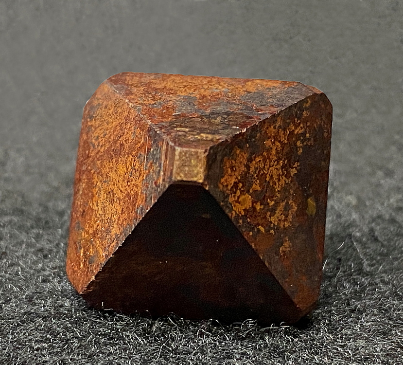 Pyrit-Oktaeder| LK=2cm, Fundort: Ankogel; Finder: Florian Ludwiger