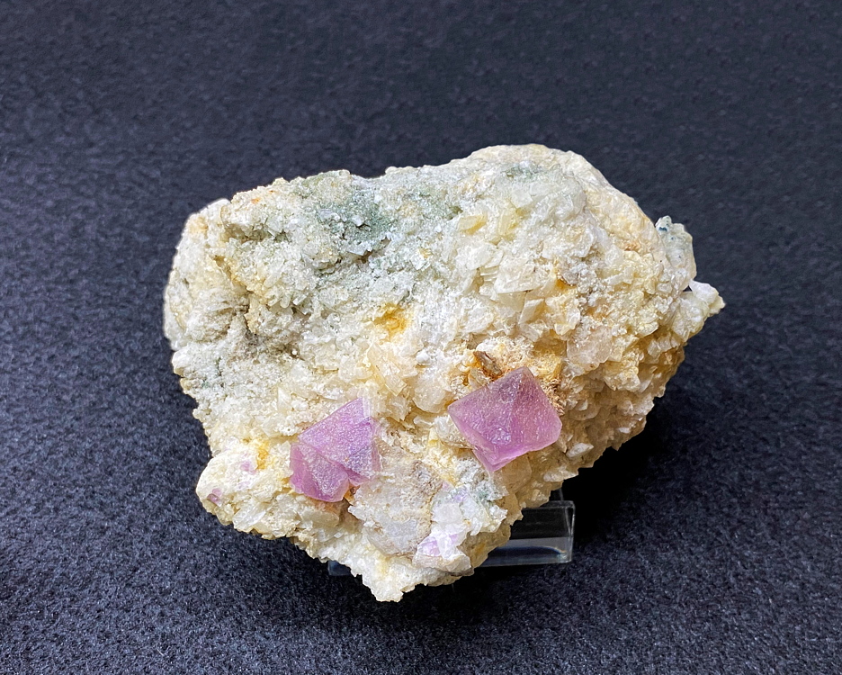 rosa Fluorit auf Matrix| B=10cm, Fundort: Hocharn, Westwand; Sammlung: Klaus Pirchner & Christian Eisenböck