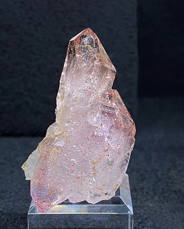 Bergkristall mit Lepidokrokit Einschlüssen| H=5cm, Fundort: Grieswies, Rauris; Sammlung: Klaus Pirchner & Christian Eisenböck