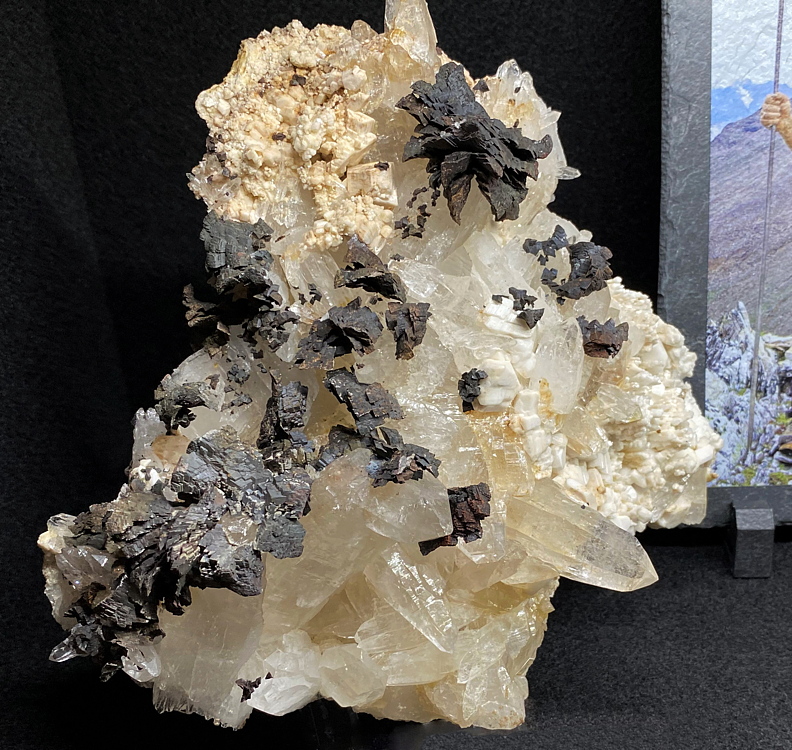 Bergkristall mit Pseudomorphosen nach Siderit und Goetith| H=22cm, Fundort: Grieswie, Rauris; Sammlung: Klaus Pirchner & Christian Eisenböck
