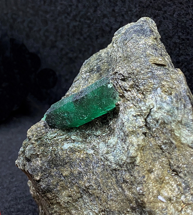 Smaragdkristall in Glimmerschiefer| LK=4cm, Fundort: Habachtal; Sammlung: Dr Reinhard Dallinger