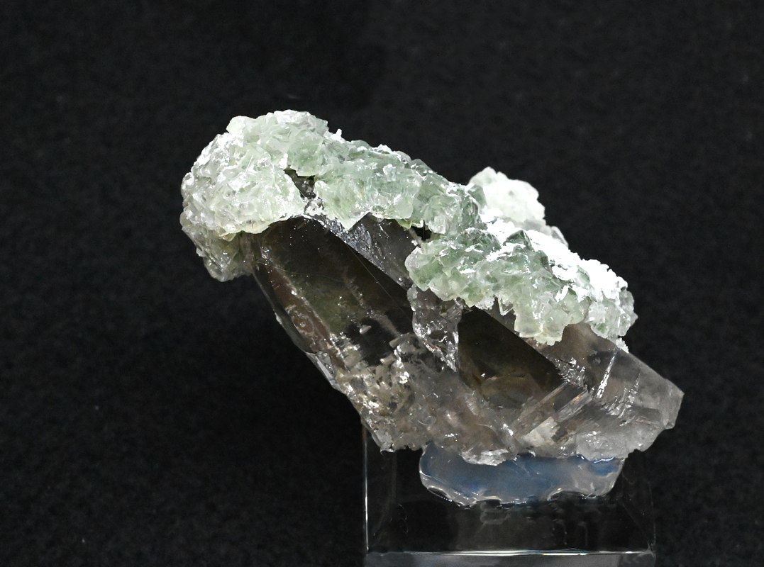 Prehnit auf Bergkristall| H: 5 cm, F: Habachtal, Finder: Franz Millgrammer