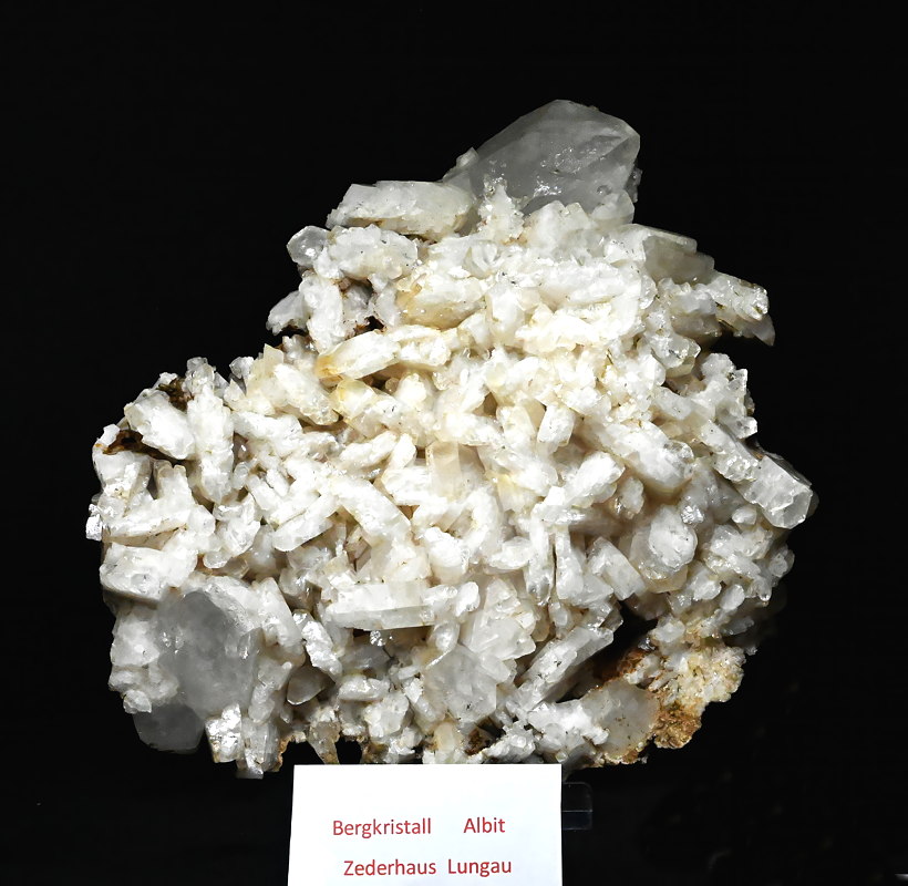 Bergkristall und Albit| B: 12 cm, F: Zederhaus, Lungau, Finder: Gerhard Aschacher