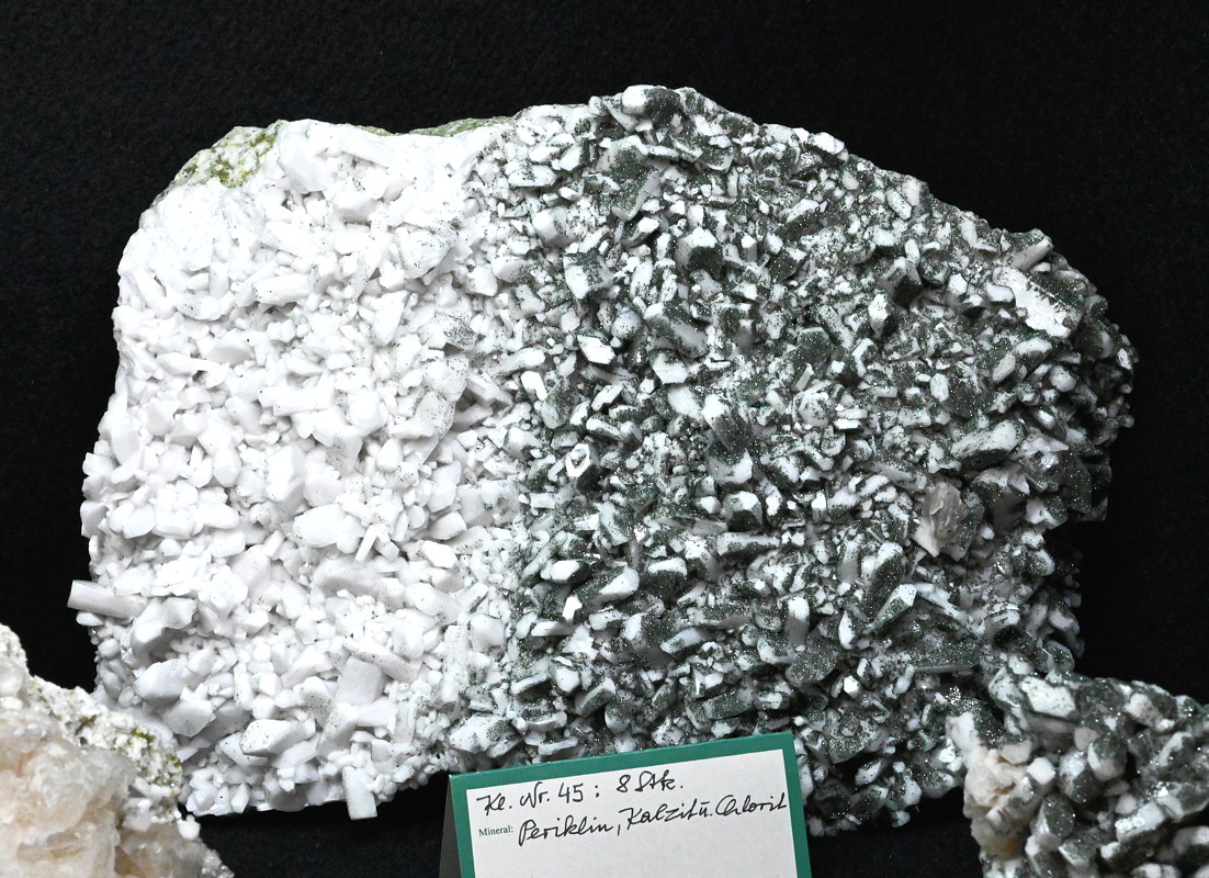 Grosse Periklin-Stufe teilweise mit Chlorit| B: 25 cm, F: Untersulzbachtal, Finder: Kurt Nowak