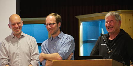 Erwin Burgsteiner begr&uuml;sst die G&auml;ste und die Redner des Vortrags vom Freitagabend Matthias und Thomas Benz
