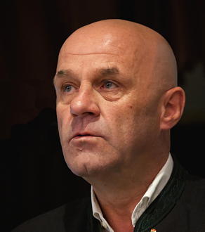 Hannes Enzinger, Gemeindepr&auml;sident von Bramberg, sprach &uuml;ber die Bedeutung des Stoasucha f&uuml;r die Gemeinde