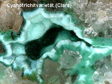 Cyanotrichit-Varietät, Grube Clara, Deutschland. Kristall 3mm