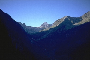 Nach Süden, erstreckt sich das ganze Etzlital mit Mutsch und den anderen Bergen.
