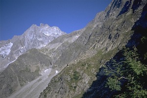 Auch der Oberalpstock, steht noch da mit seinem leicht überzuckerten Gipfel und wartet bis wir wiederkommen.