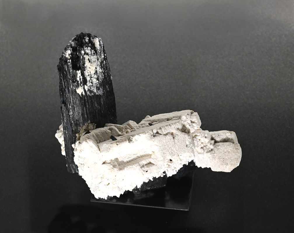 Schörl (Turmalin auf Orthoklas) | B: 10 cm, F: Erongo, Namibia (Sammlung ETH-Zürich; 200107)