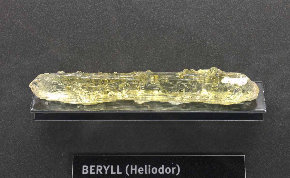 Heliodor (Beryll) | B: 6 cm, F: Wolodarsk, Ukraine (Sammlung ETH-Zürich; 92001)
