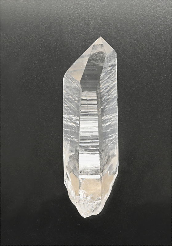 Quarz, Beispiel eines klaren Kristalls | H: 7 cm, F: nicht angegeben (Sammlung ETH-Zürich)