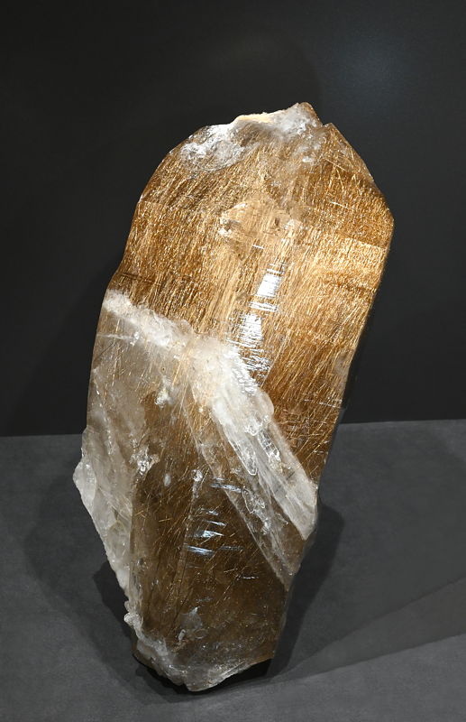 Die grösste Rutilquarz-Spitze aus dem berühmten Fund | H: 30 cm, F: Piz Aul, GR (Sammlung ETH-Zürich)