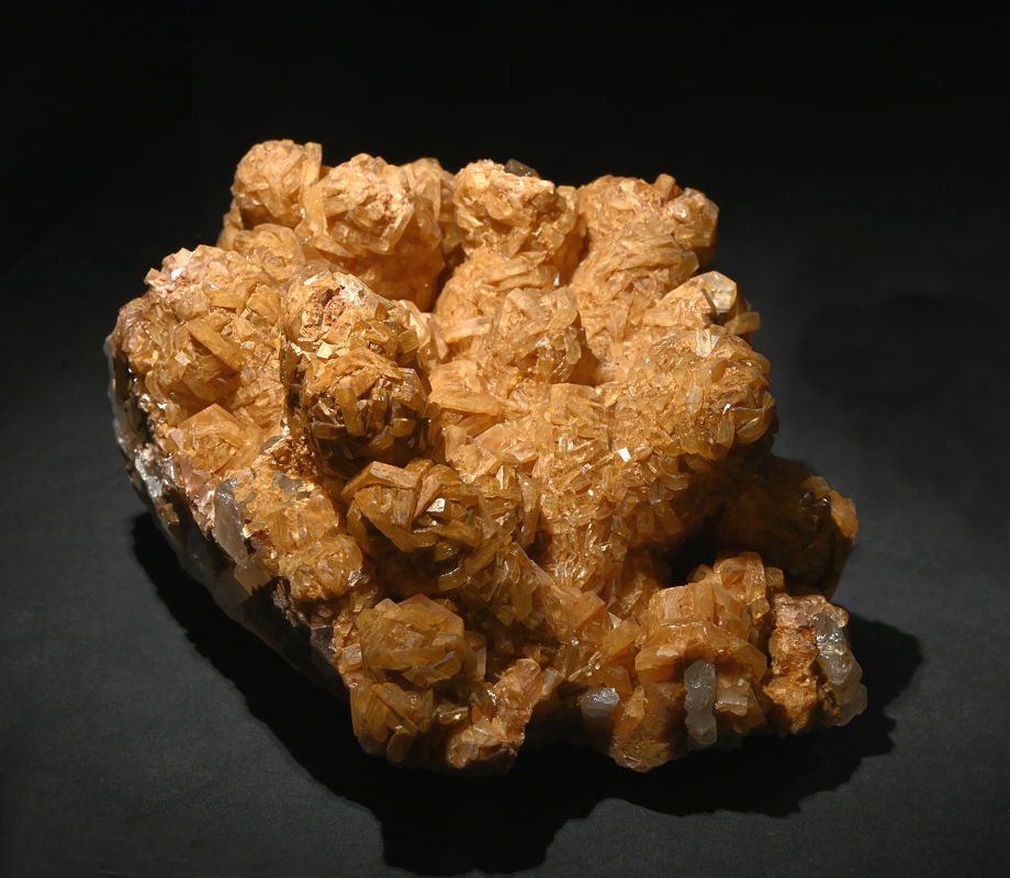Ankerit auf Quarz | B: 9 cm, F: Dosso dei Cristalli, Monte Motta, Valmalenco, Italien (Sammlung ETH-Zürich; Sig 1402)