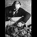 Peter Indergand-Wipfli löst zuhause die Seile in der Transportkiste, Bild aus Heft <i>Heimatwerk</i> August 1948