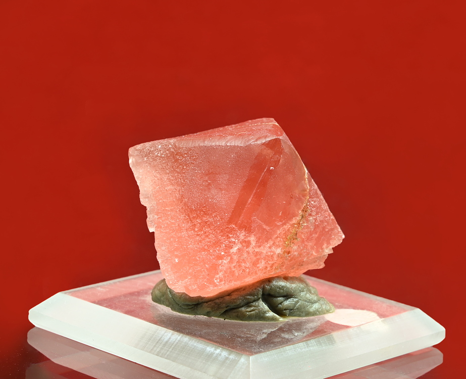 Rosa-Fluorit, B: 2.5 cm; F: La Bianca (GR)| Privatsammlung