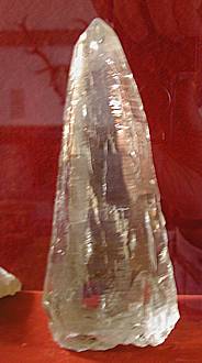 Klare Quarzspitze mit Tessinerhabitus, leicht rauchig; H: 20cm; Cavagnoligletscher TI