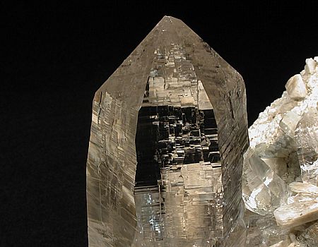 Quarz auf Periklinrasen| Gerental, VS; H: 23cm; Kristall L: 13cm 