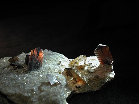 Brookit| Elm, GL; Stufenbreite 7cm, Kristalle bis 10mm 