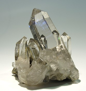 Klare Quarzgruppe| Marmotta-Kluft, Grimsel; H: 12cm (Sammlung Kristallmuseum Obergesteln)