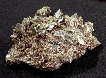 Axinit-Stufe| seit 1860 in der Sammlung, Sta. Maria, Lukmanier, GR; B: 10cm (Sammlung Mineralogische Sammlung, ETH-Z)