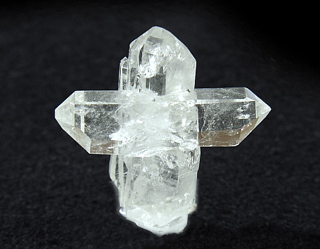Bergkristall-Kreuz| Piz Beverin, GR; H: 5cm (Sammlung Heinz Wahrenberger)