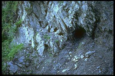 Kluftsystem im Amphibolith, Unteres Griesserental UR, Bildbreite ca. 5 m, 