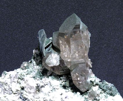 Hämatit und Quarz mit Chlorit| BB: 10cm; F: Furka (UR); Coll.  Ambros Müller (Andermatt) 