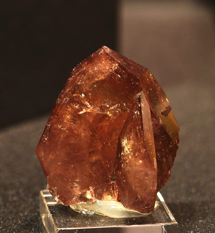 Brauner Titanit| H: ca. 3 cm; F: Gotthard Strassentunnel, UR 