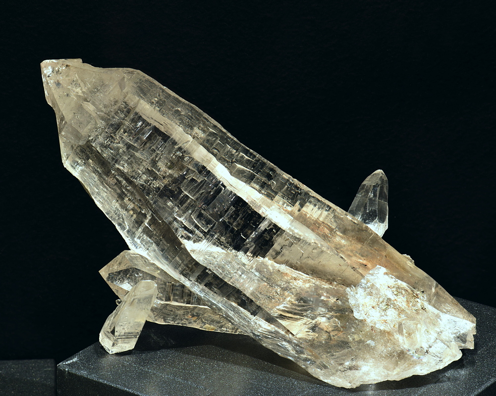 Zepterquarz (Tessinerhabitus)| B: ca. 14 cm; F: Val Canaria, TI; Sammlung: Carlo Peterposten 