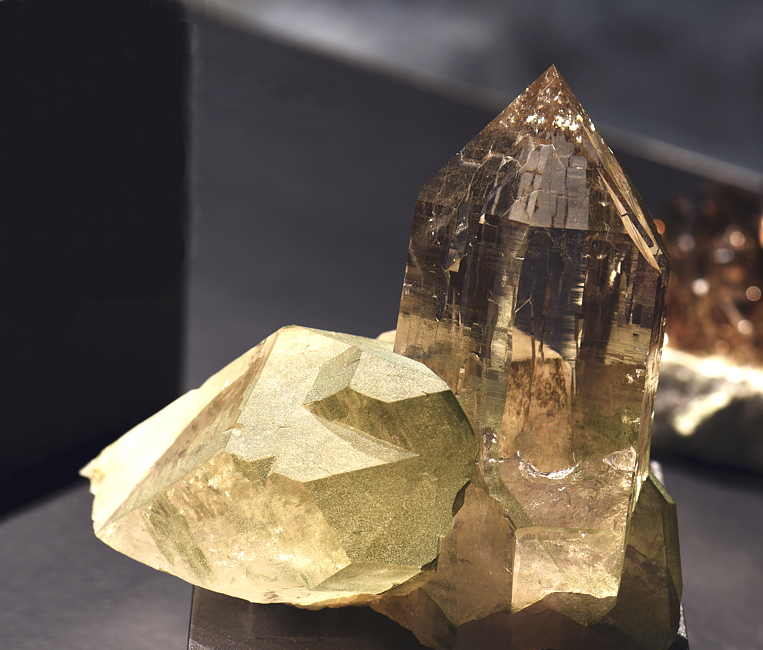 Bergkristallgruppe mit wenig Chlorit| B: ca. 9 cm; F: Grimsel; Sammlung: Bruno Zwyssig †