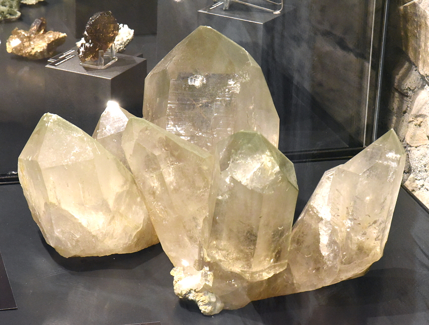 Grosse Bergkristallgruppe| B: 50 cm; F: Maderanertal, UR; Sammlung: Heinz Infanger