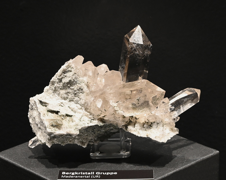 Bergkristallgruppe| B: 12 cm; F: Maderanertal, UR; Sammlung: Sepp Tresch