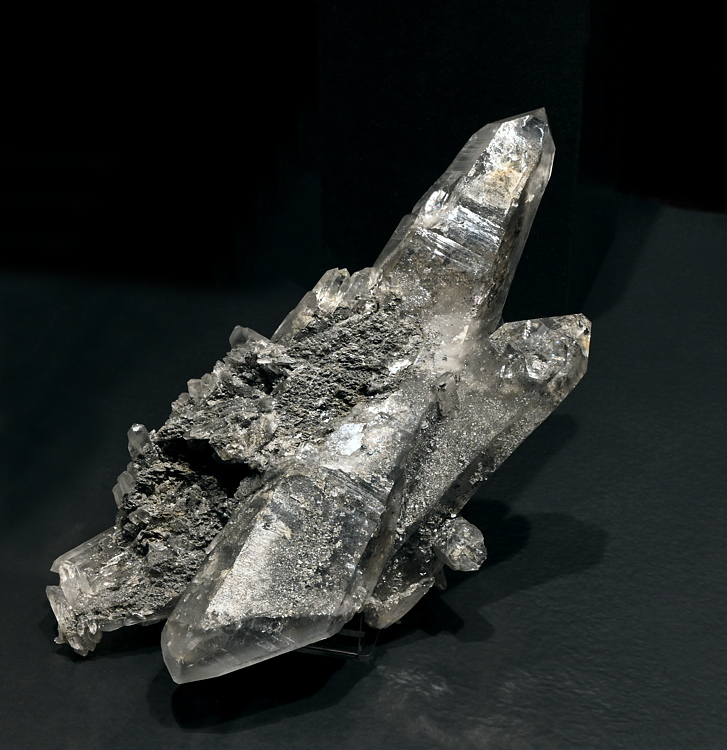 Bergkristall-Doppelender-Stufe mit Schieferinschluss| LK: 14 cm; F: Piz Regina, GR; Sammlung: Simon Flepp
