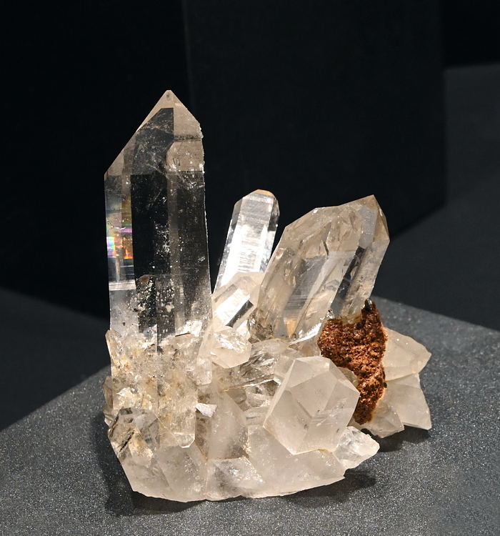 Bergkristall mit Siderit und Rutil| H: 6 cm; F: Lukmanierschlucht, GR; Sammlung: Simon Flepp