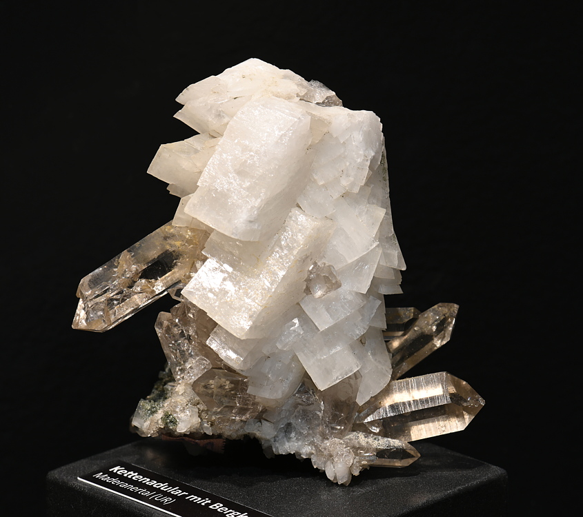 Kettenadular mit Bergkristall| H: 7 cm; F: Maderanertal, UR; Sammlung: Sepp Tresch †