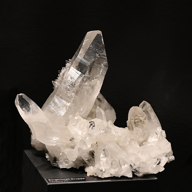 Bergkristall-Gruppe| B: 11 cm; F: Camperio TI; Sammlung: Guido Frigerio