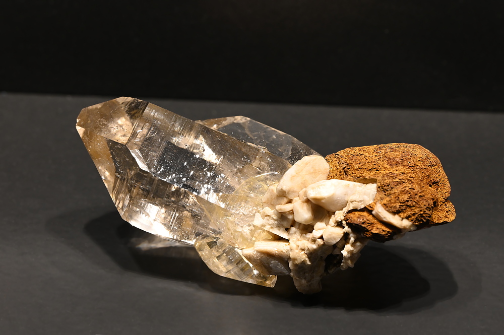 Bergkristall, Periklin, Siderit| B: 7 cm; F: Sella TI; Sammlung: Guido Frigerio