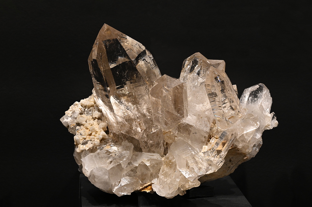 Bergkristall-Gruppe| B: 20 cm; F: Oberwald VS; Sammlung: Kurt Koch