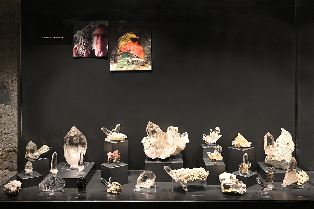 Die Vitrine von Kurt Koch| mit herausragenden klaren Bergkristallen vom Oberwallis Sammlung: Kurz Koch
