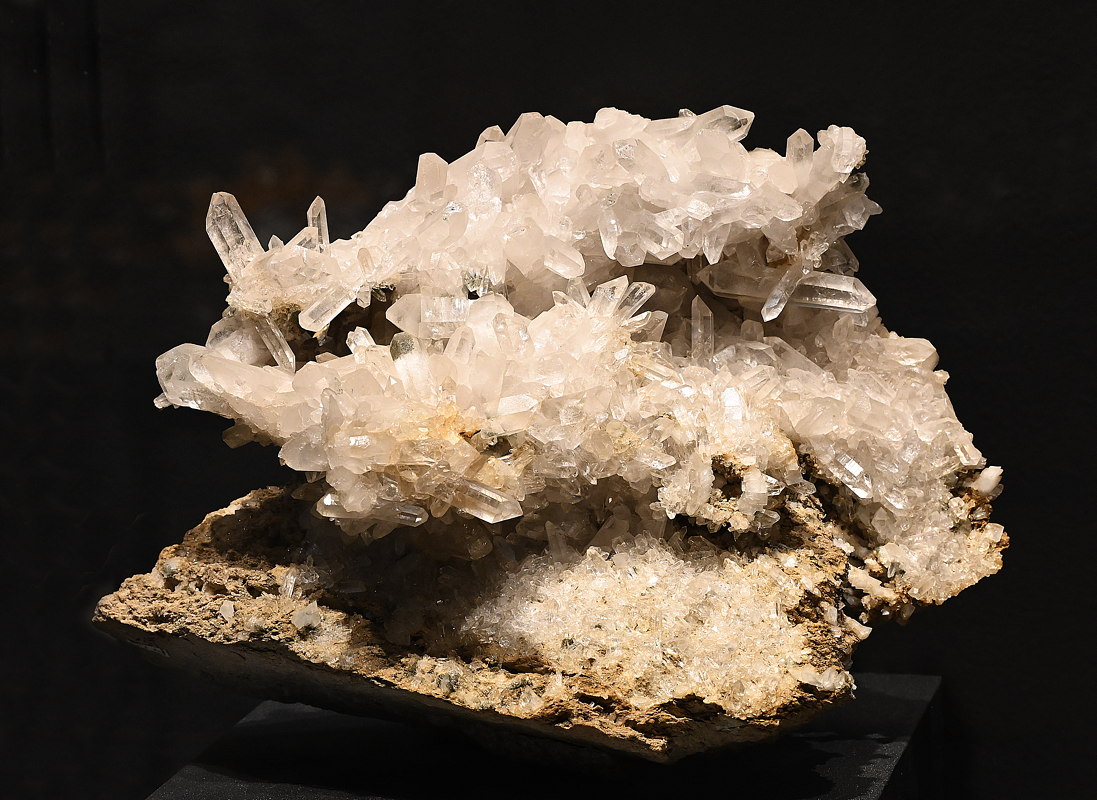 Bergkristall| B: 15 cm; F: Val Cavrein GR; Sammlung: Peter Indergand