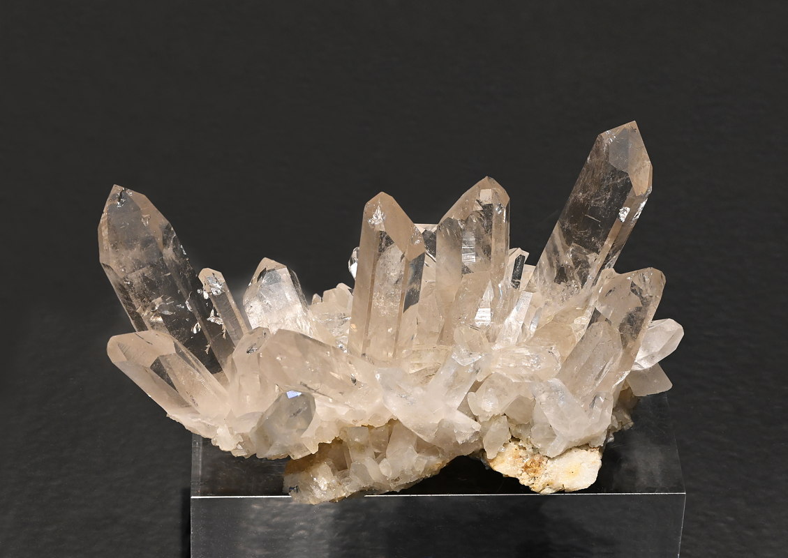 Bergkristallgruppe| B: 9 cm; F: Griesserental UR; Sammlung: Jost Herger, Matias Herger, Susanne Rozkosny