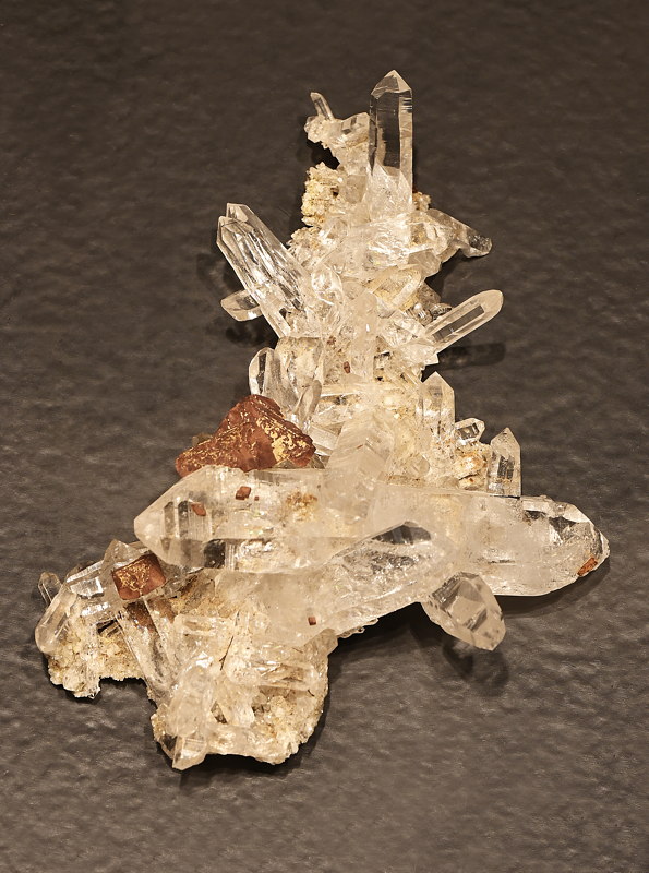 Bergkristall mit Siderit| H: 12 cm; F: Witenwassern UR; Sammlung: Josef Breitenmoser, René Zimmermann